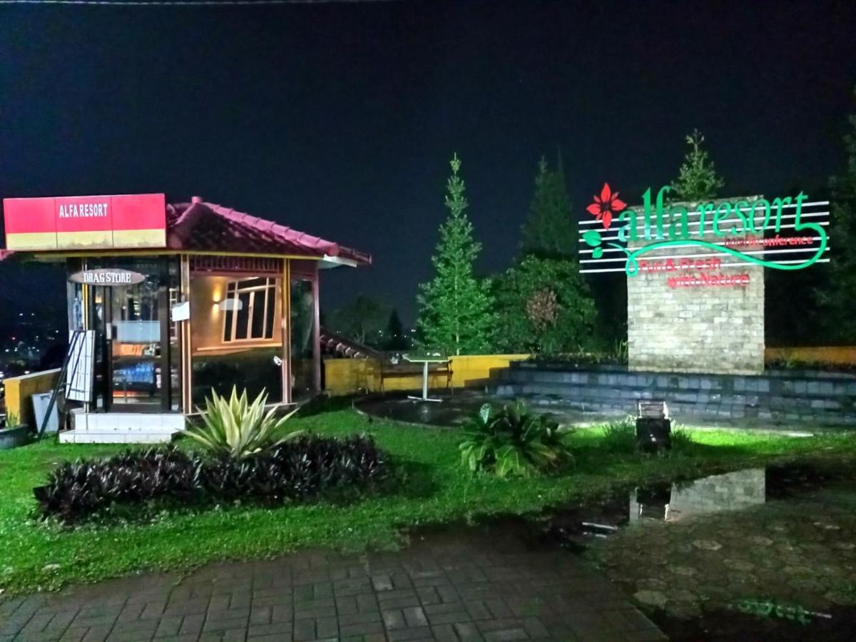 Alfa Resort Hotel And Conference Puncak Exterior photo