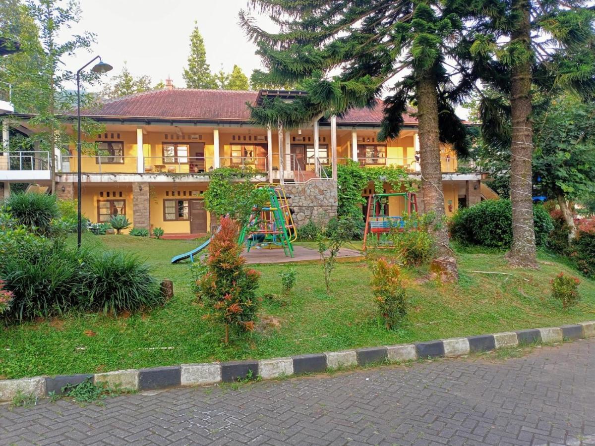 Alfa Resort Hotel And Conference Puncak Exterior photo