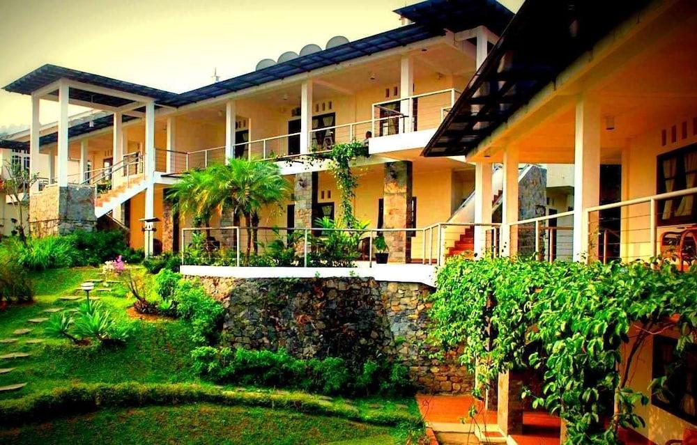 Alfa Resort Hotel And Conference Puncak Exterior photo