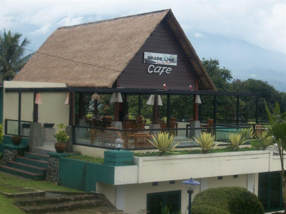 Alfa Resort Hotel And Conference Puncak Exterior photo