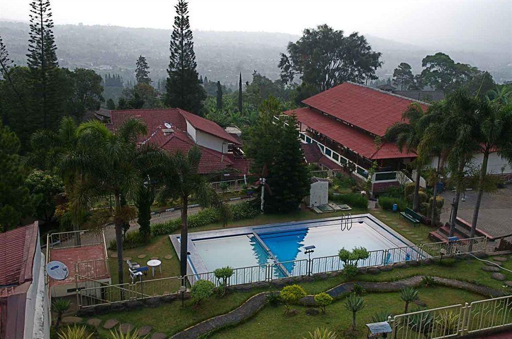 Alfa Resort Hotel And Conference Puncak Exterior photo