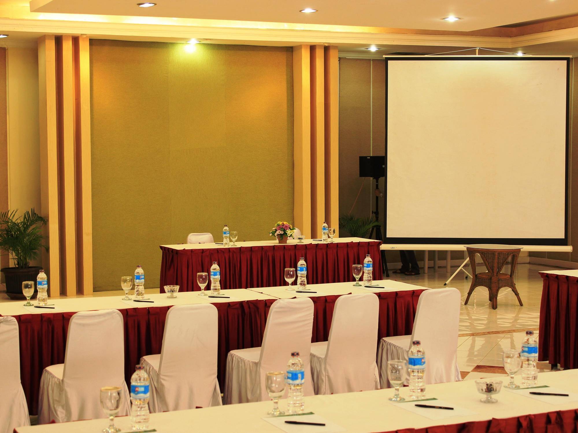 Alfa Resort Hotel And Conference Puncak Exterior photo